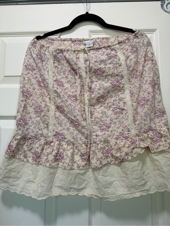 Charlotte Russe Dresses & Skirts - Charlotte Russe Cream Mini Skirt with Lavender Floral Print